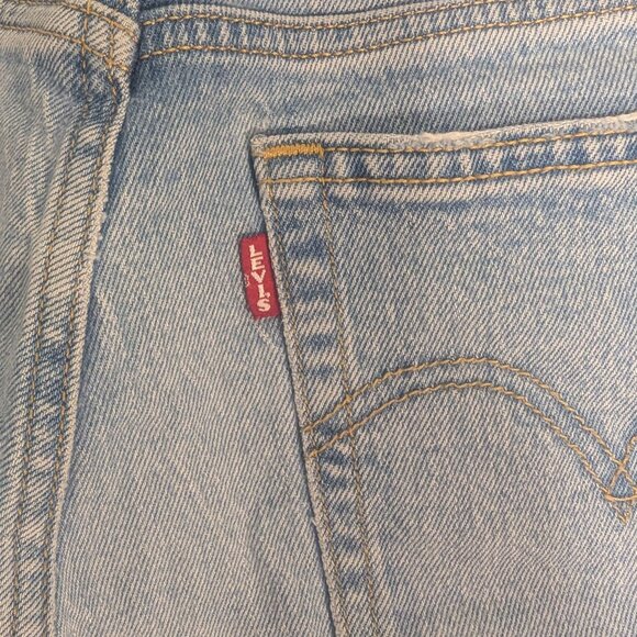 Levi's Light Wash Distressed Jeans - Picture 15 of 16
